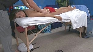 giovanissima pupa hardcore pompino massaggio